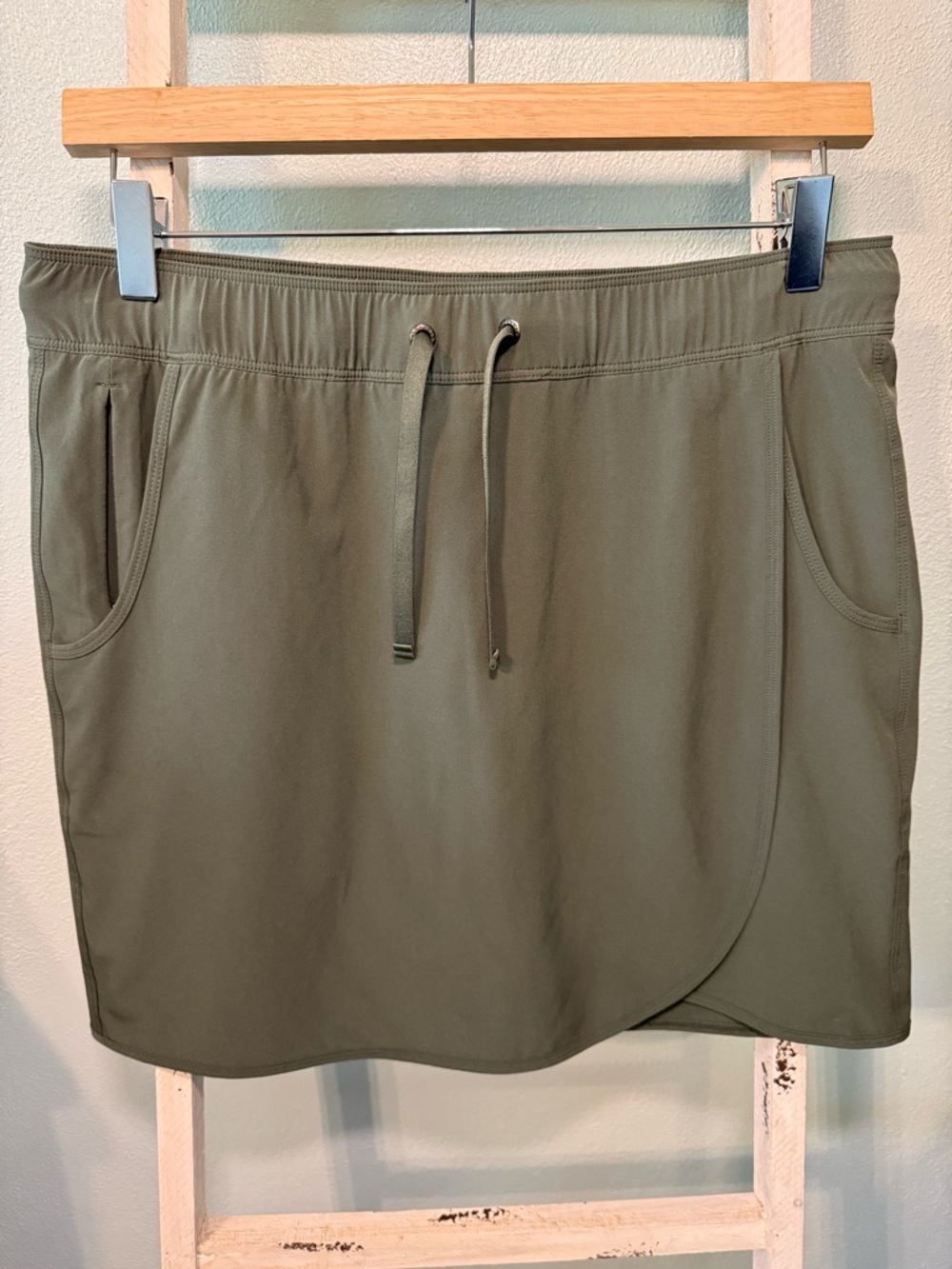 Patagonia Fleetwith Skort Skirt Green Women Size M Outdoor Hiking Pockets